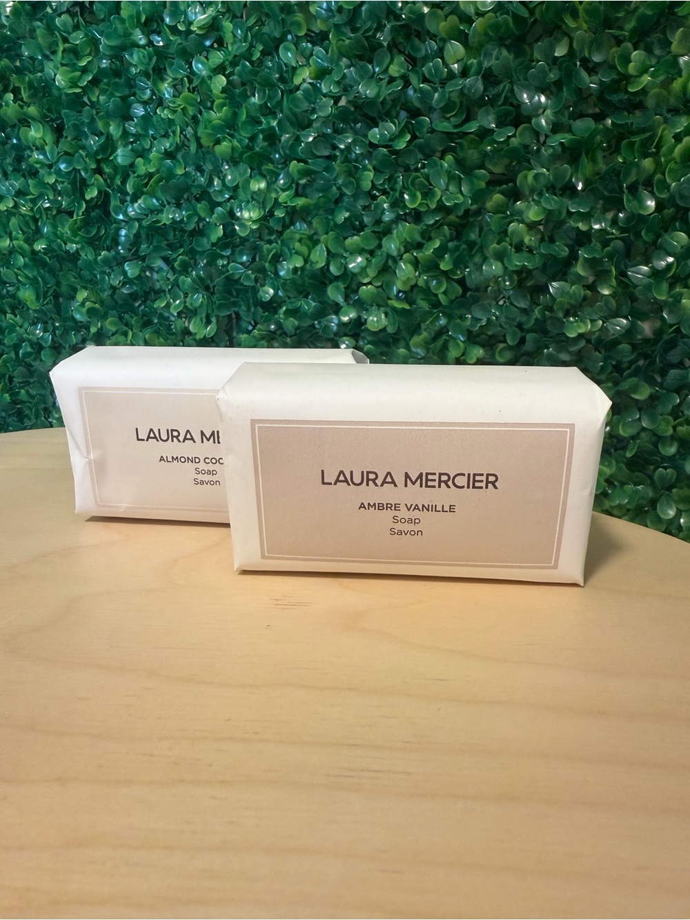 Laura Mercier Soap, 1X Ambre Vanille, 1X Almond Coconut